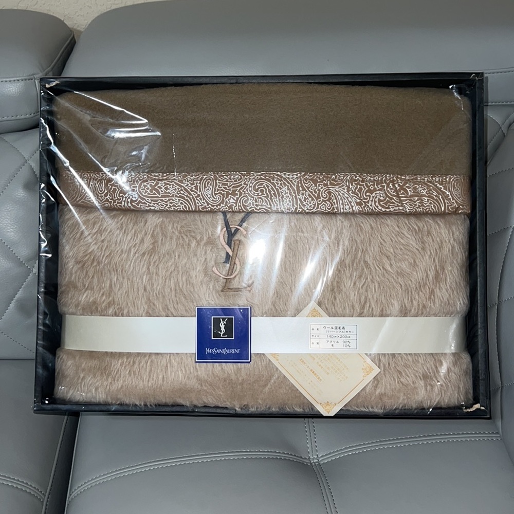 YSL blanket - Picture 11 of 11